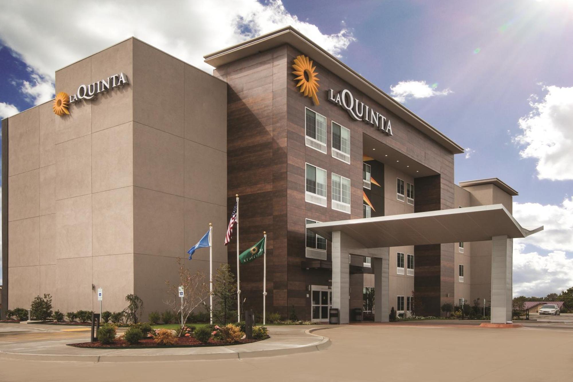 La Quinta Inn & Suites By Wyndham Yucaipa Exterior photo